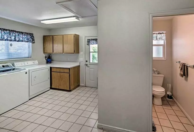 Page Home W/ Waterfall, 3 Mi To Lake Powell!