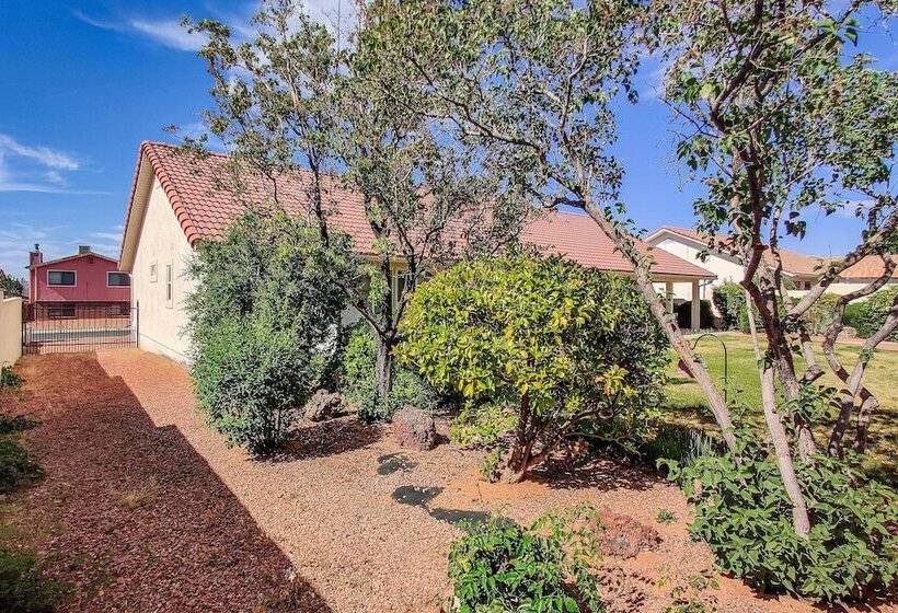 Page Home W/ Waterfall, 3 Mi To Lake Powell!