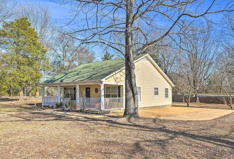 Dog Friendly Senatobia Cottage W/ Fishing Pond!