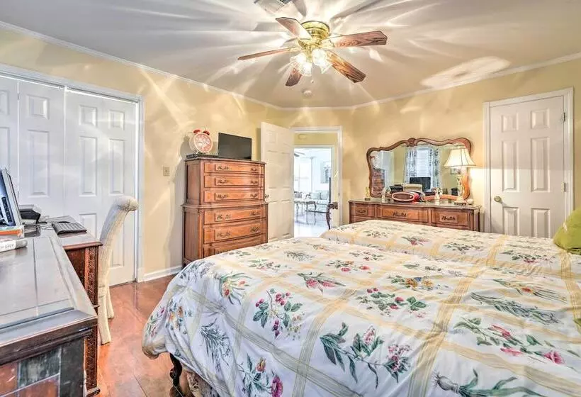 Dog Friendly Senatobia Cottage W/ Fishing Pond!