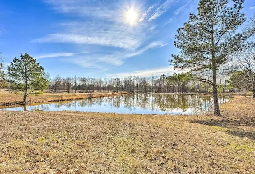 Dog Friendly Senatobia Cottage W/ Fishing Pond!