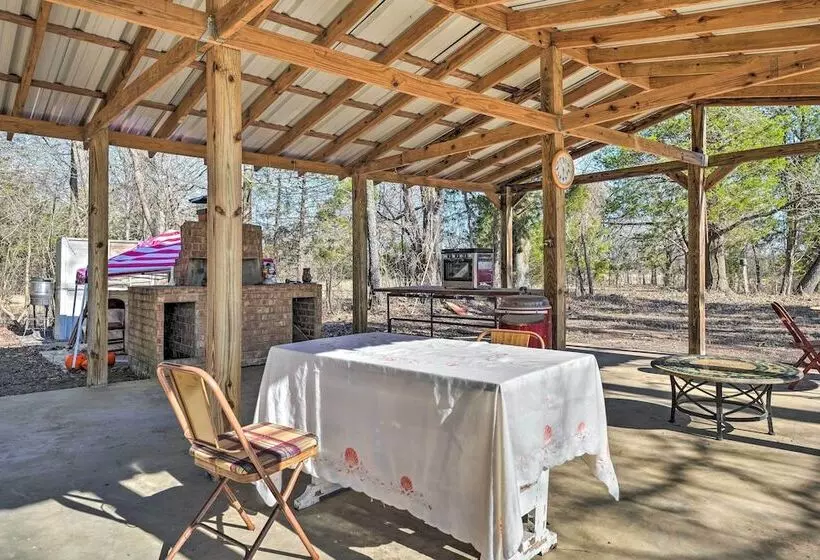 Dog Friendly Senatobia Cottage W/ Fishing Pond!