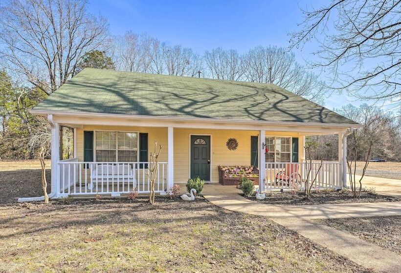 Dog Friendly Senatobia Cottage W/ Fishing Pond!