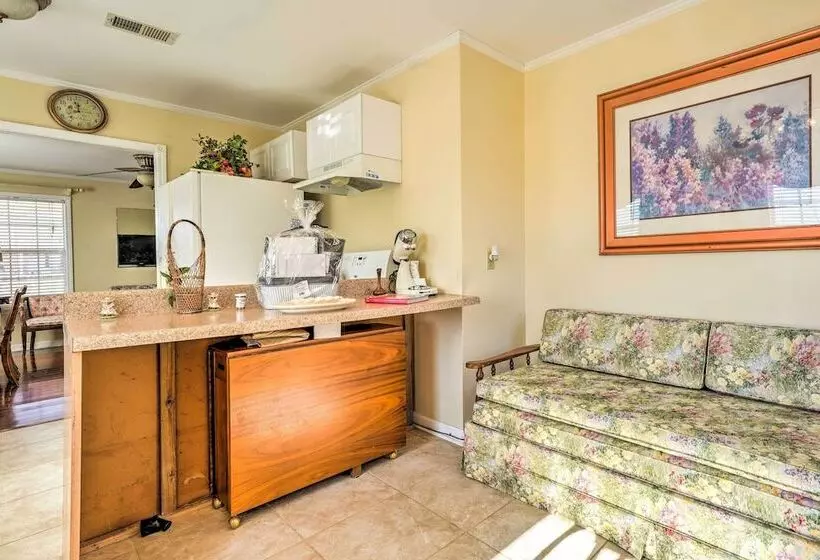 Dog Friendly Senatobia Cottage W/ Fishing Pond!