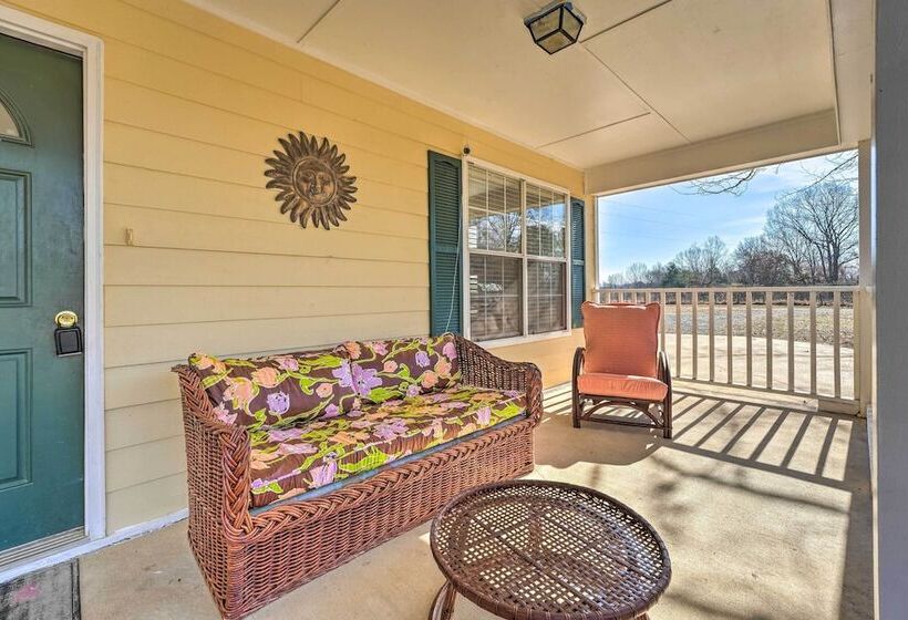 Dog Friendly Senatobia Cottage W/ Fishing Pond!