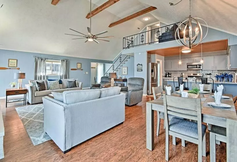 Pristine Lake Barkley Escape W/ Deck, Porch & Bar!