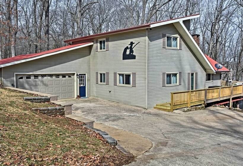 Pristine Lake Barkley Escape W/ Deck, Porch & Bar!