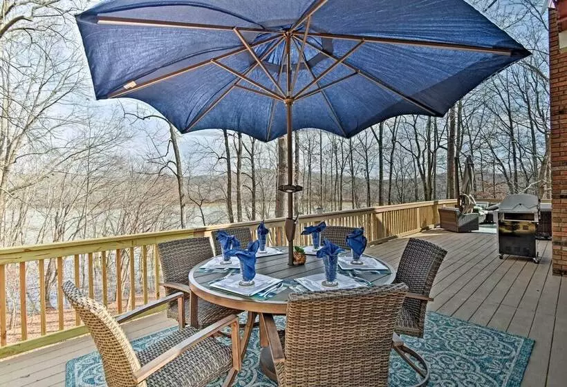 Pristine Lake Barkley Escape W/ Deck, Porch & Bar!