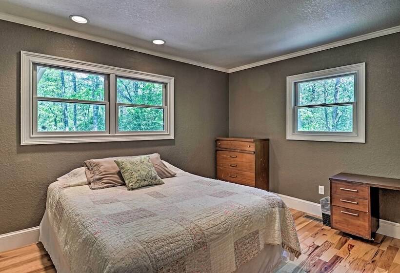 Private Bryson City Ranch Retreat W/ Mtn Views!