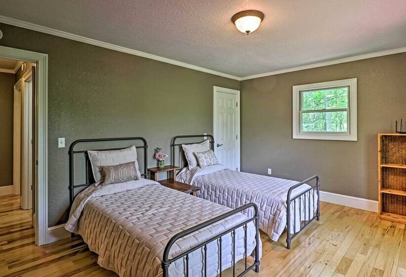 Private Bryson City Ranch Retreat W/ Mtn Views!