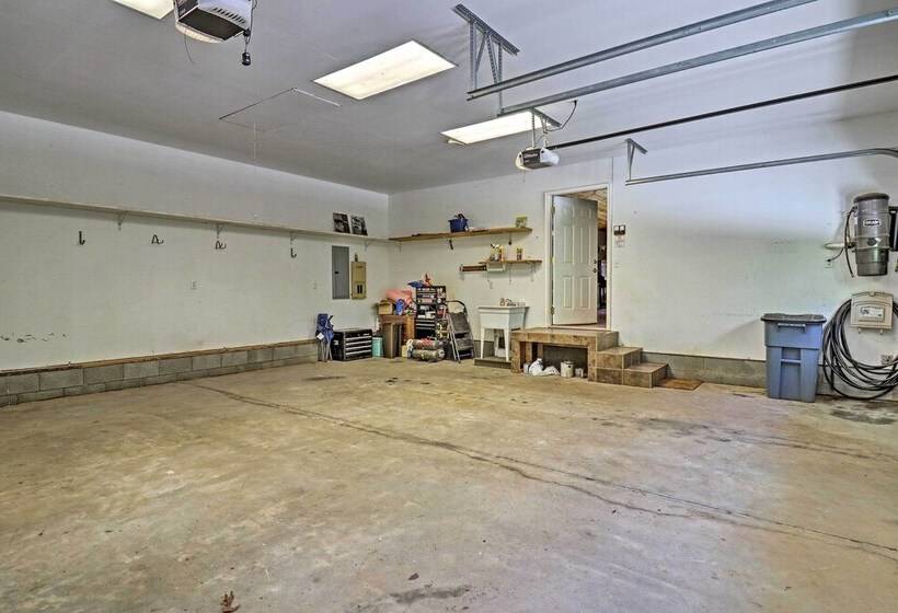 Private Bryson City Ranch Retreat W/ Mtn Views!