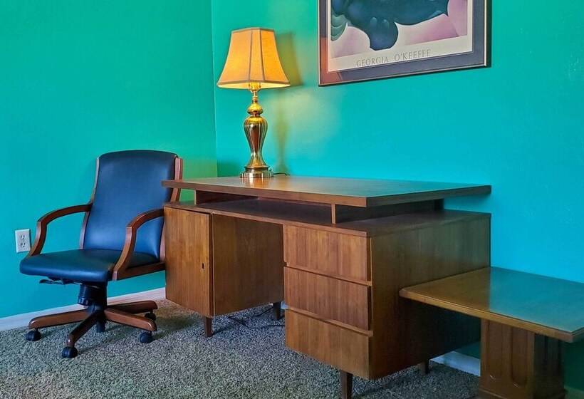 Quiet & Peaceful Hereford Gem Dogs Welcome!