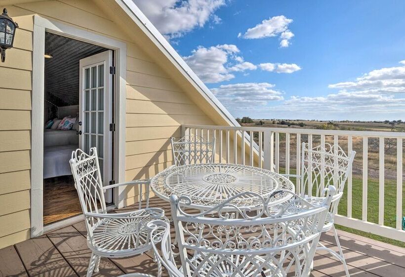 Hot Tub & Game Room: Schulenburg Retreat