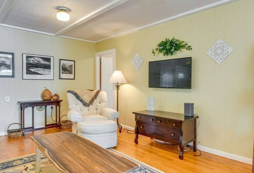 Scenic New London Home On Badin Lake