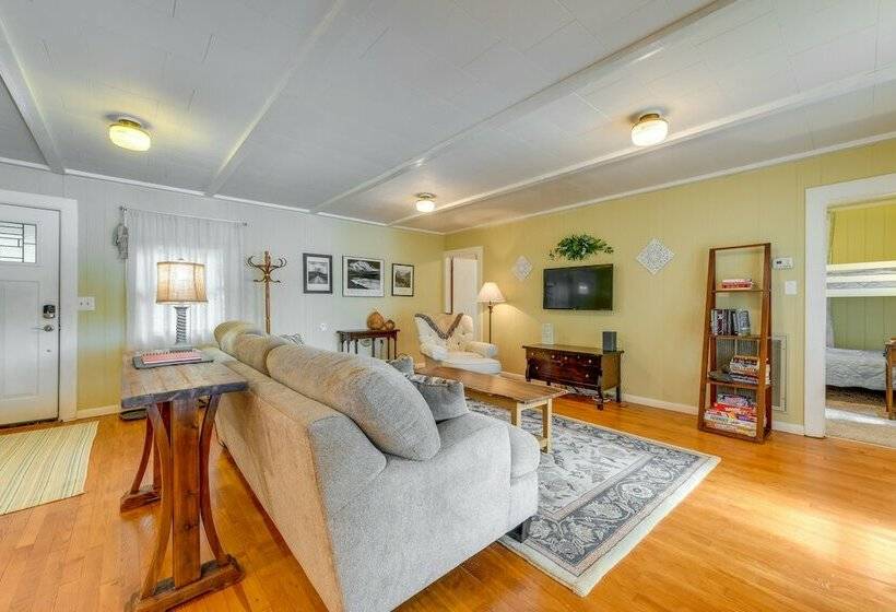 Scenic New London Home On Badin Lake