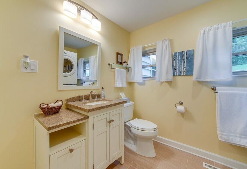 Scenic New London Home On Badin Lake