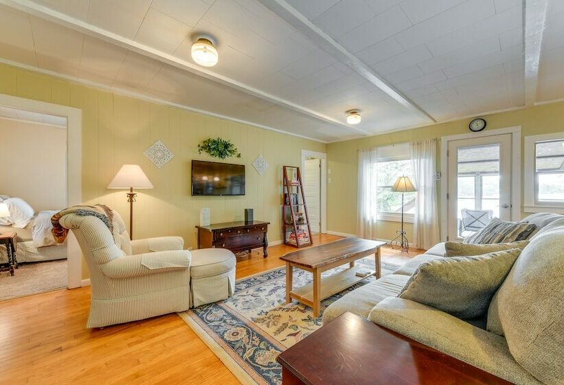 Scenic New London Home On Badin Lake