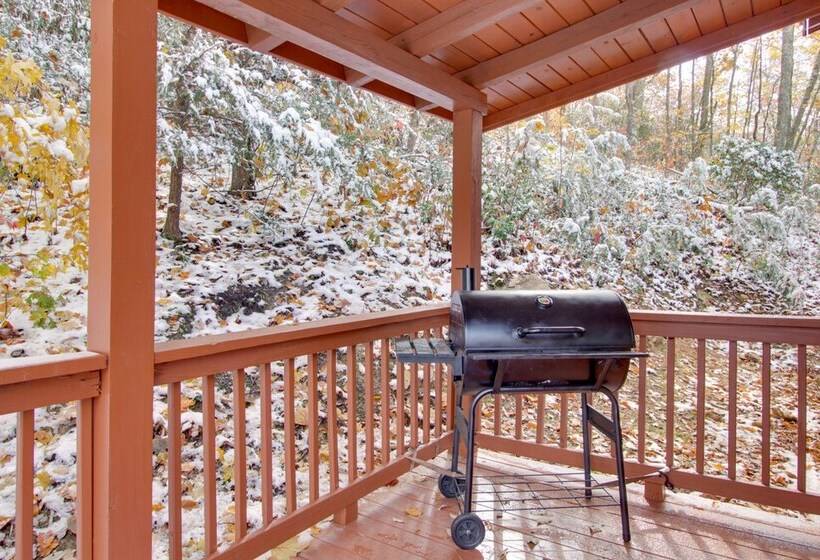 Secluded Smoky Mountain Cabin W/ Wraparound Deck!