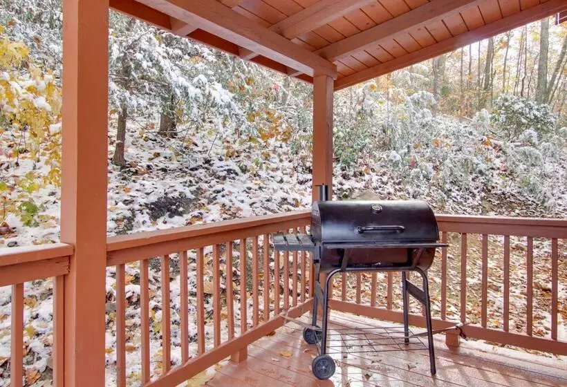 Secluded Smoky Mountain Cabin W/ Wraparound Deck!