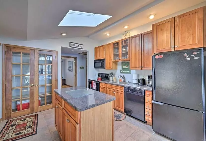 Locust Lake Village Cabin W/ Deck & Lake View!