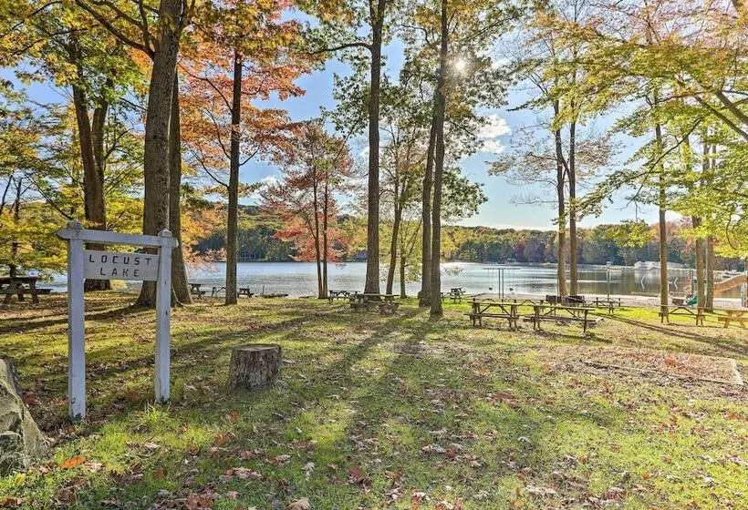 Locust Lake Village Cabin W/ Deck & Lake View!