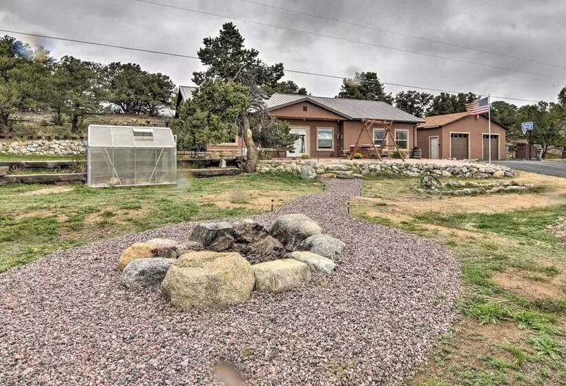 Stunning Home W/ Fire Pit, 11 Mi To Mt Yale!