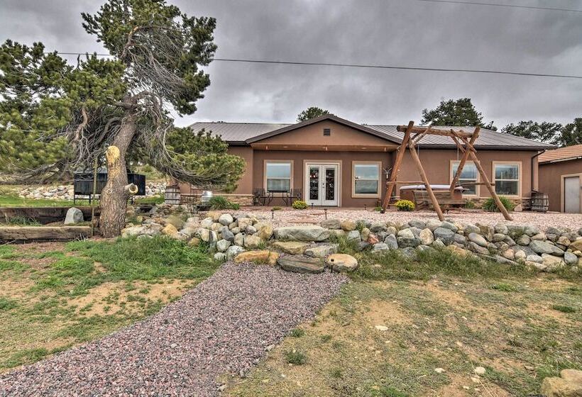 Stunning Home W/ Fire Pit, 11 Mi To Mt Yale!