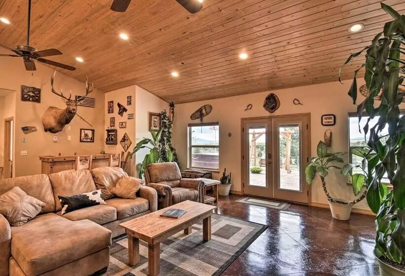 Stunning Home W/ Fire Pit, 11 Mi To Mt Yale!