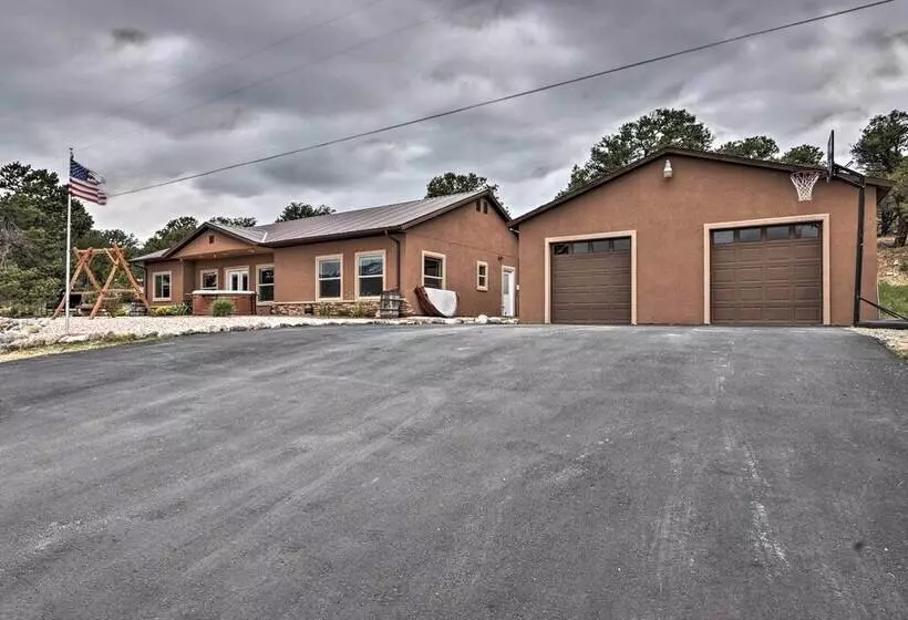 Stunning Home W/ Fire Pit, 11 Mi To Mt Yale!