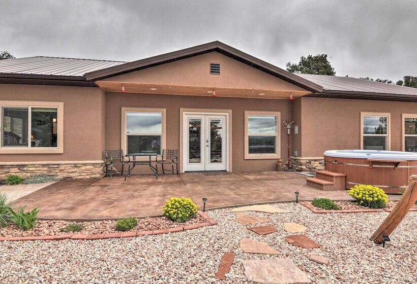 Stunning Home W/ Fire Pit, 11 Mi To Mt Yale!