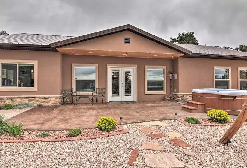 Stunning Home W/ Fire Pit, 11 Mi To Mt Yale!