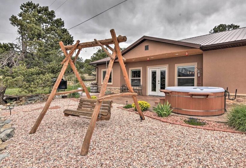 Stunning Home W/ Fire Pit, 11 Mi To Mt Yale!