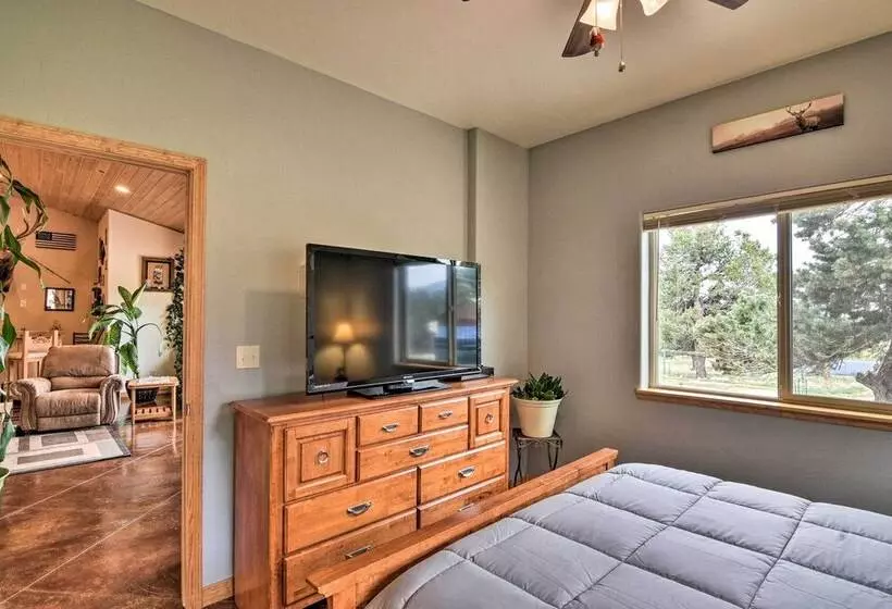 Stunning Home W/ Fire Pit, 11 Mi To Mt Yale!