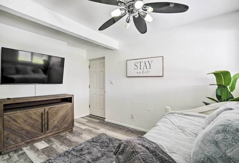 Phoenix Home W/ Pool, Putting Green & Game Room