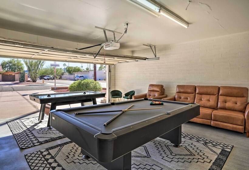 Phoenix Home W/ Pool, Putting Green & Game Room