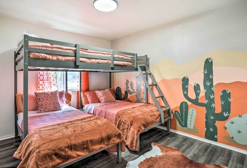 Phoenix Home W/ Pool, Putting Green & Game Room