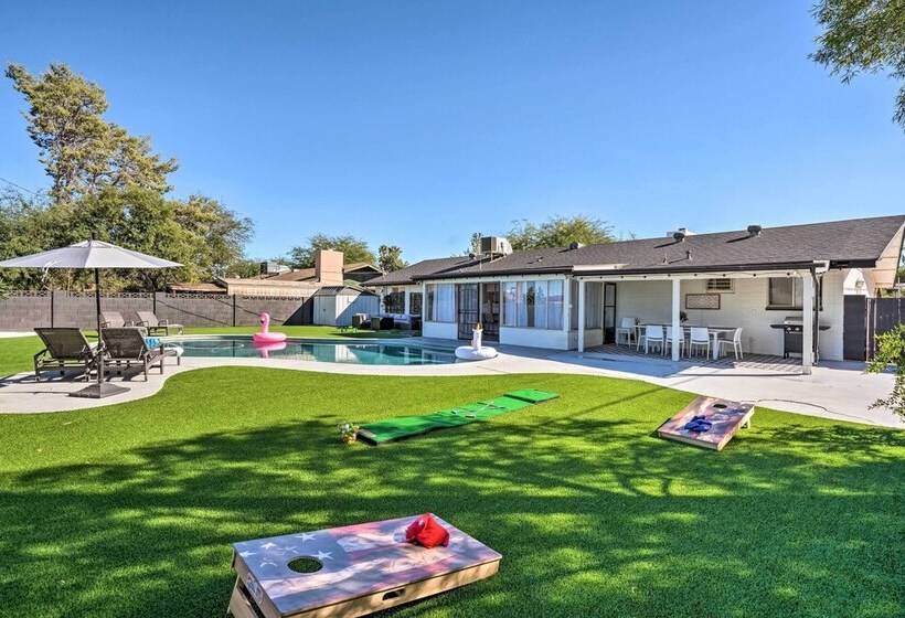 Phoenix Home W/ Pool, Putting Green & Game Room