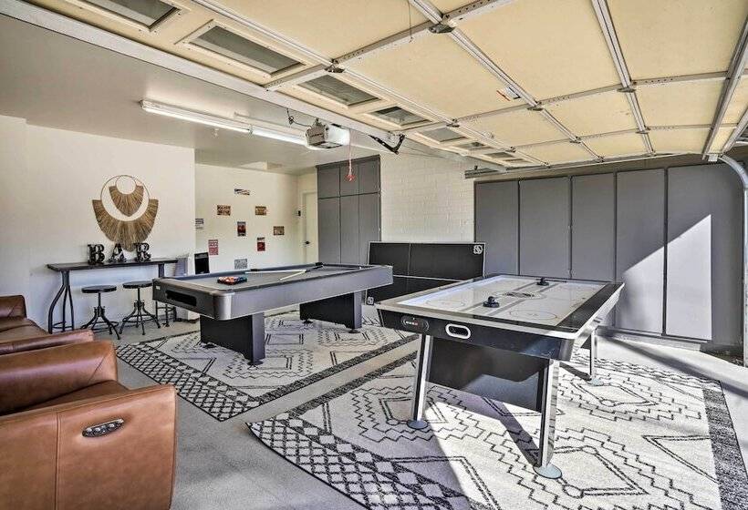 Phoenix Home W/ Pool, Putting Green & Game Room