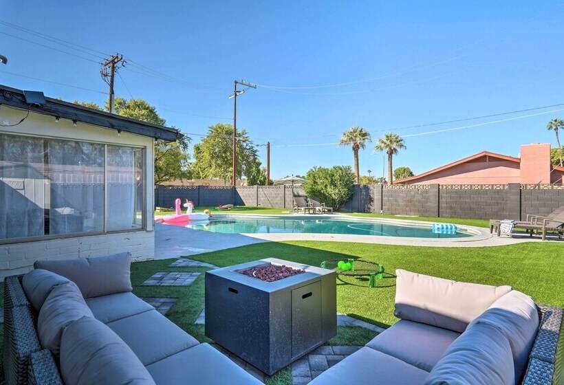 Phoenix Home W/ Pool, Putting Green & Game Room