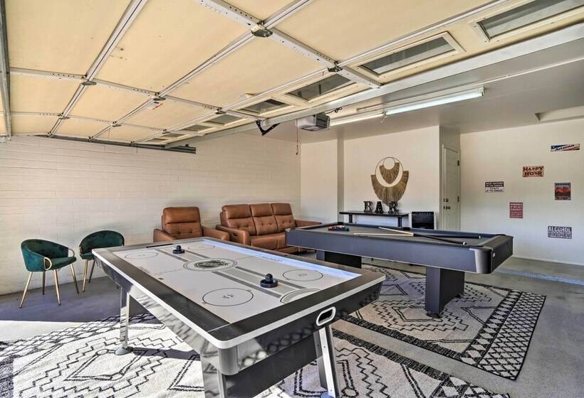 Phoenix Home W/ Pool, Putting Green & Game Room
