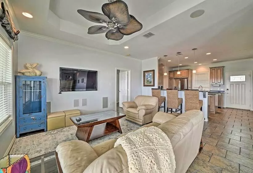 Waterfront Rockport Home W/ Dock & 3 Kayaks!