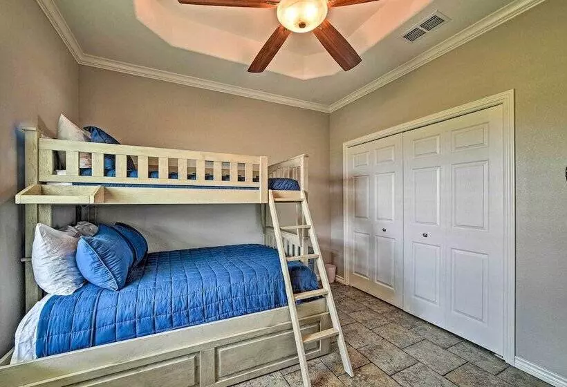 Waterfront Rockport Home W/ Dock & 3 Kayaks!