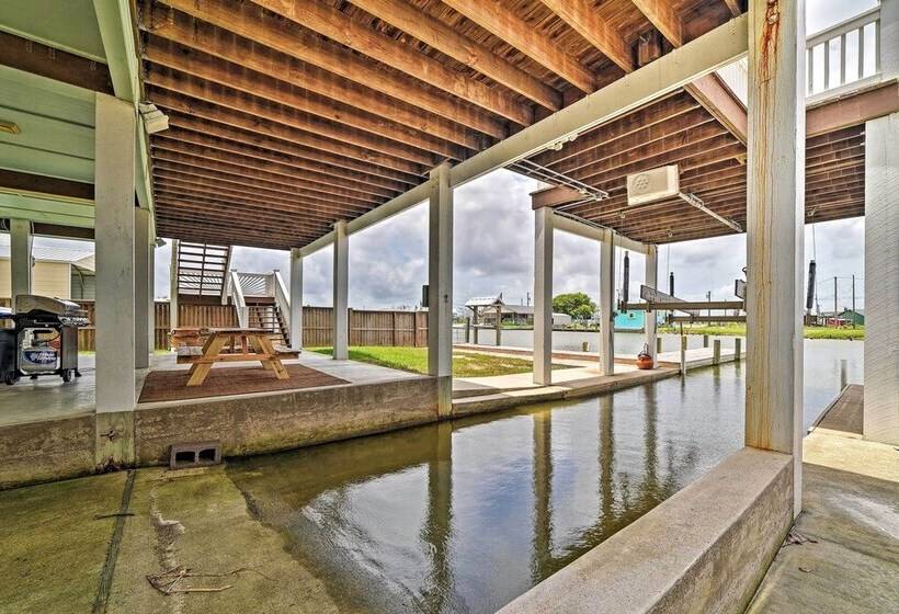 Waterfront Rockport Home W/ Dock & 3 Kayaks!