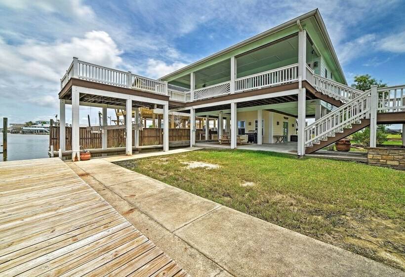 Waterfront Rockport Home W/ Dock & 3 Kayaks!