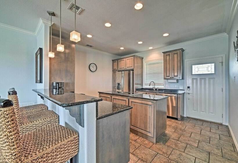 Waterfront Rockport Home W/ Dock & 3 Kayaks!