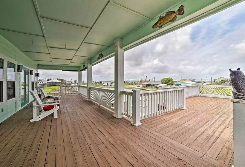 Waterfront Rockport Home W/ Dock & 3 Kayaks!