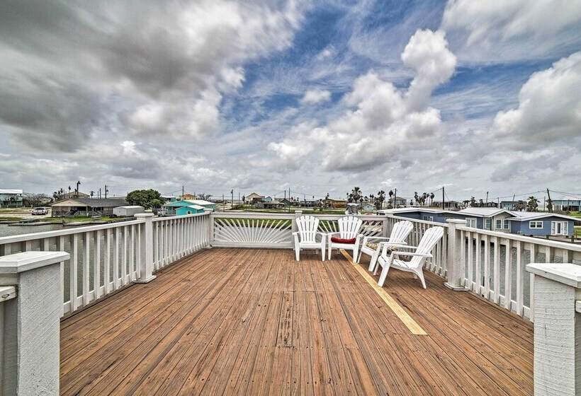 Waterfront Rockport Home W/ Dock & 3 Kayaks!