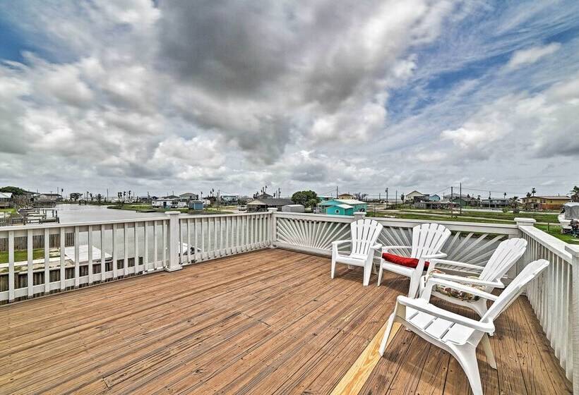 Waterfront Rockport Home W/ Dock & 3 Kayaks!