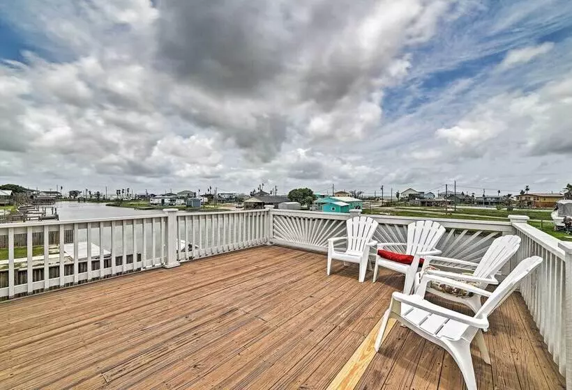 Waterfront Rockport Home W/ Dock & 3 Kayaks!