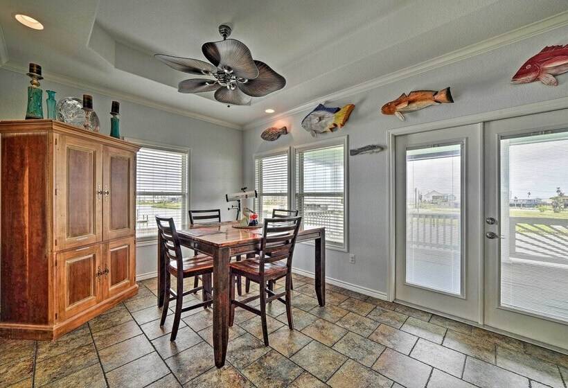 Waterfront Rockport Home W/ Dock & 3 Kayaks!